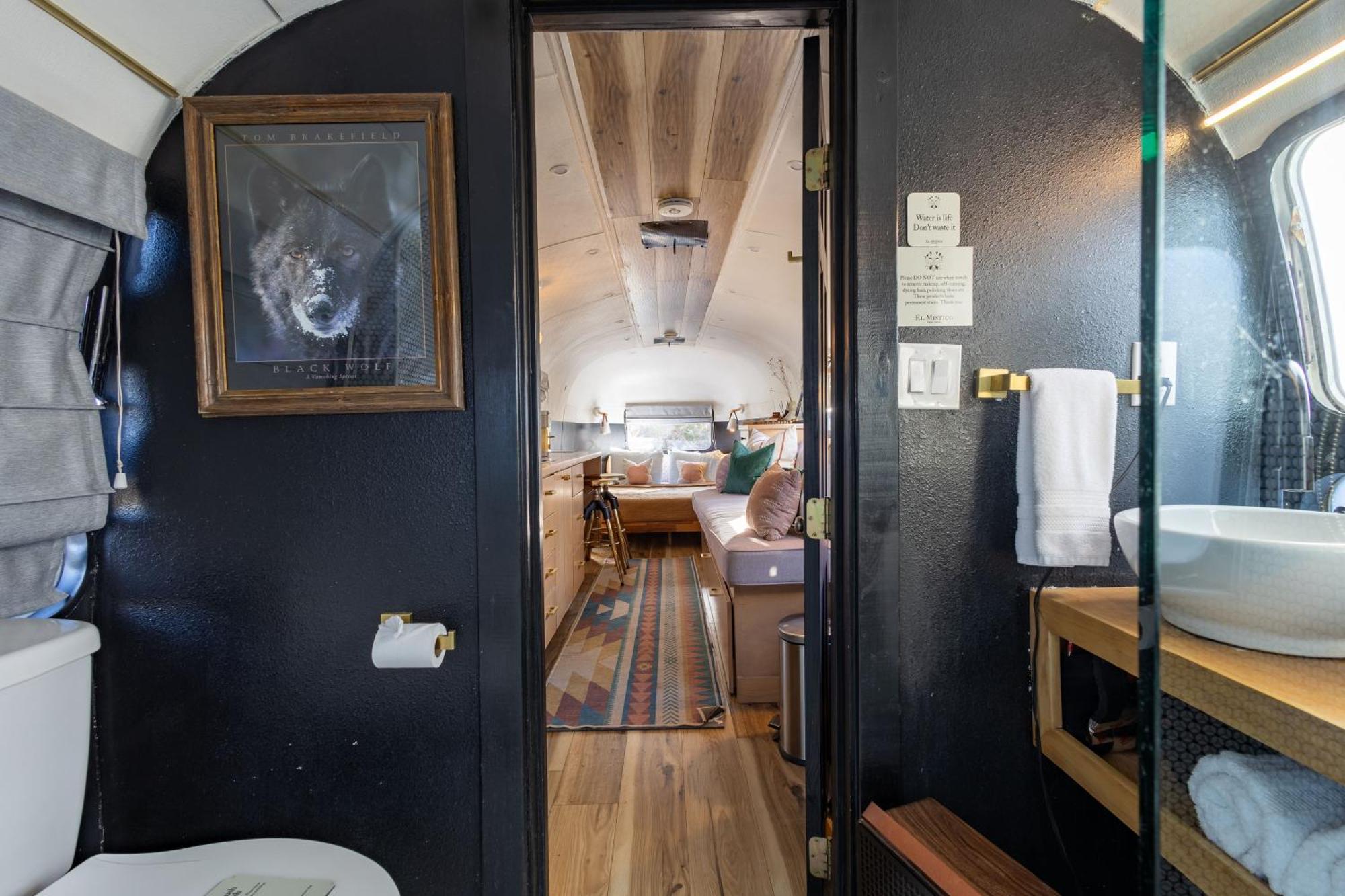 Silver Bullet Airstream, El Mistico Glamping Ranch Nogal Exterior photo