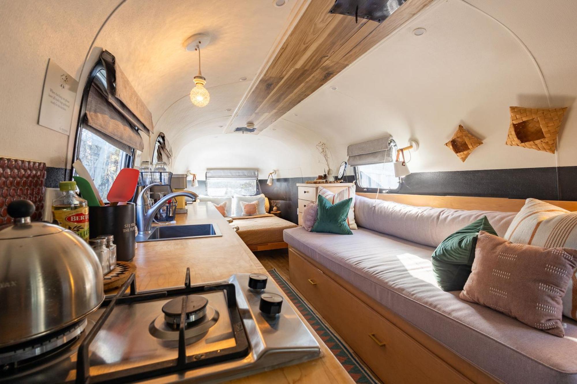 Silver Bullet Airstream, El Mistico Glamping Ranch Nogal Exterior photo