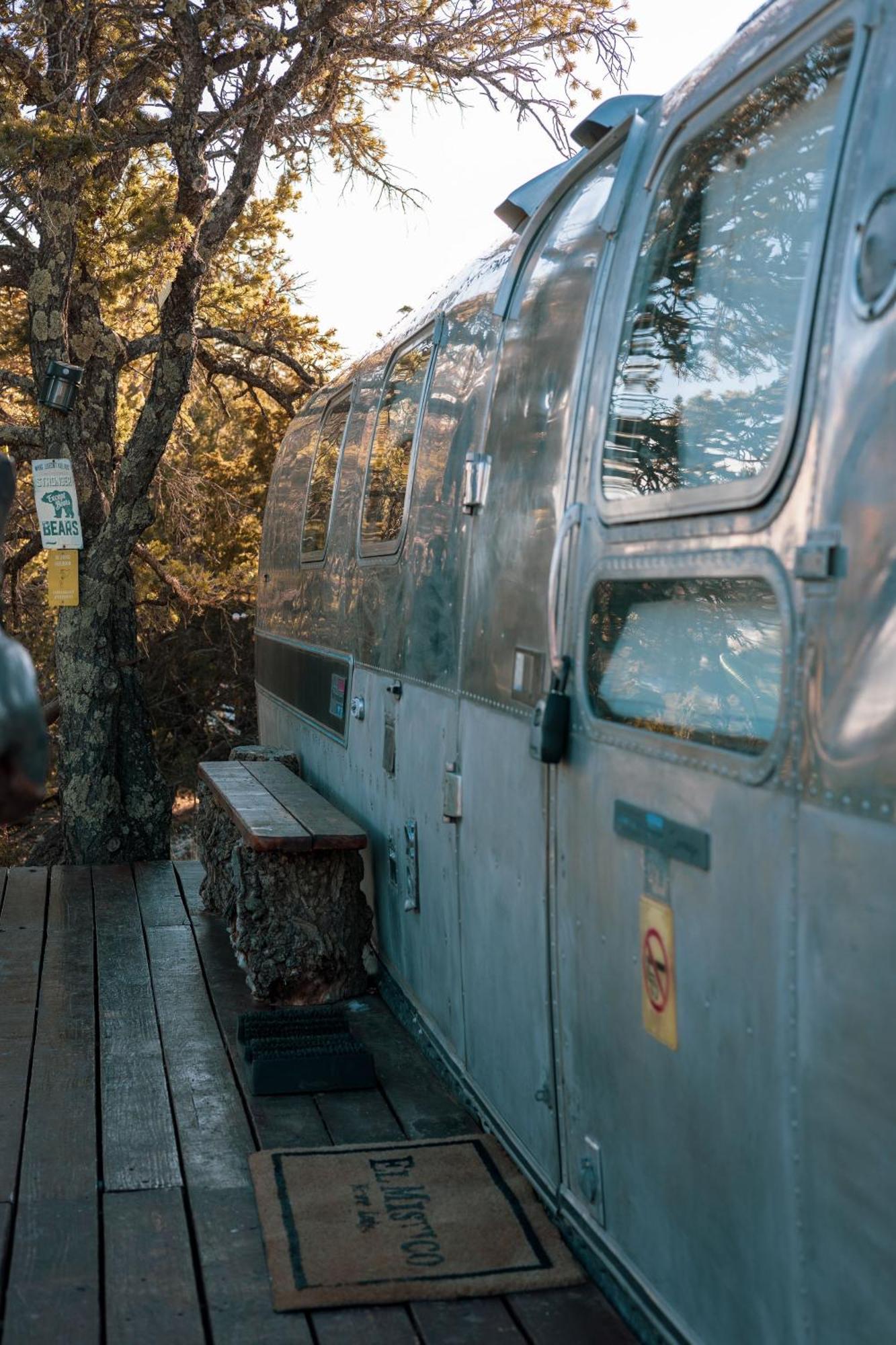 Silver Bullet Airstream, El Mistico Glamping Ranch Nogal Exterior photo